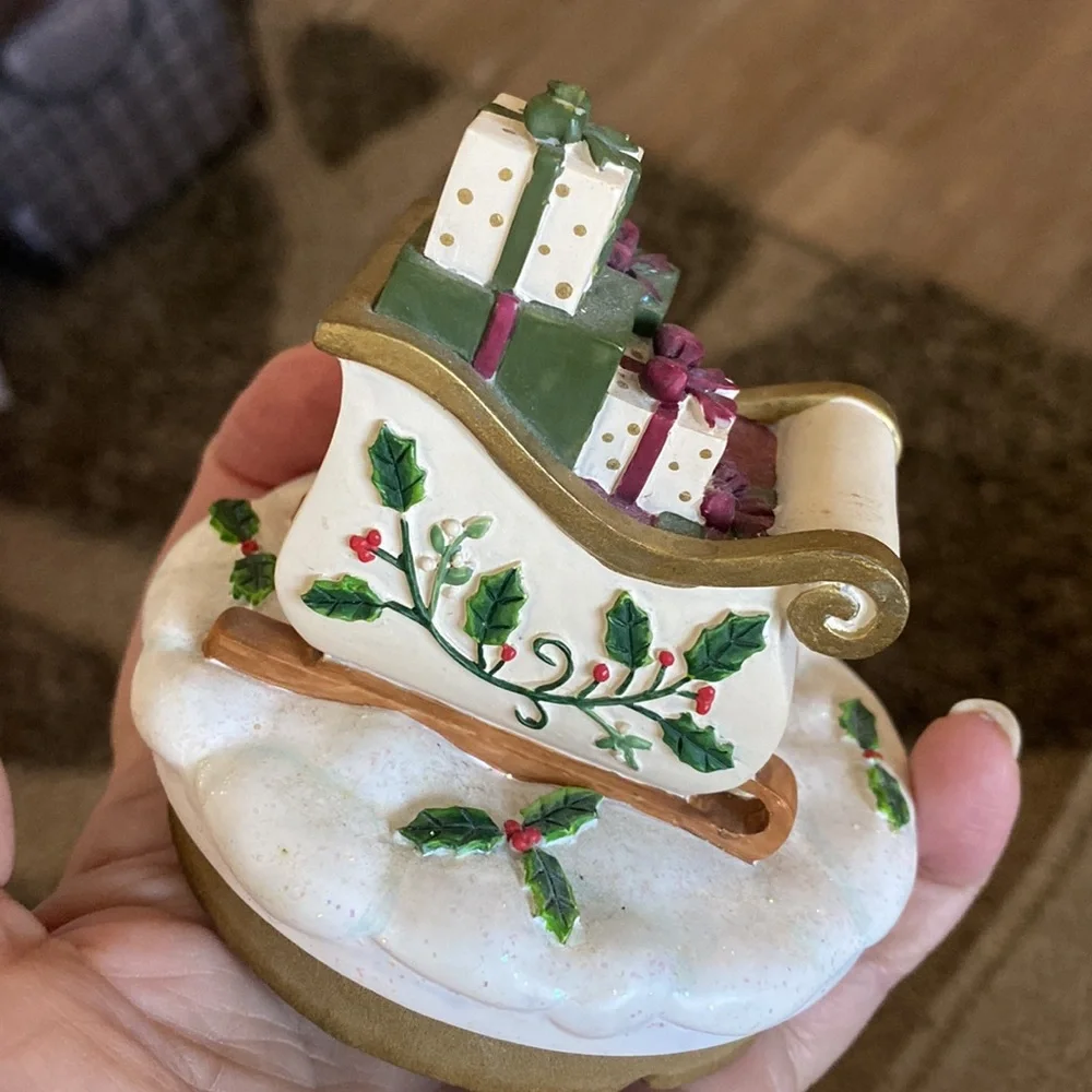 New Set of 2 Yankee Candle Christmas Jar Toppers Santa Sleigh 1045659